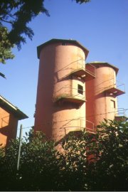 I silos dei casali -ville-
nella Tenuta della Castelluccia
(13345 bytes)